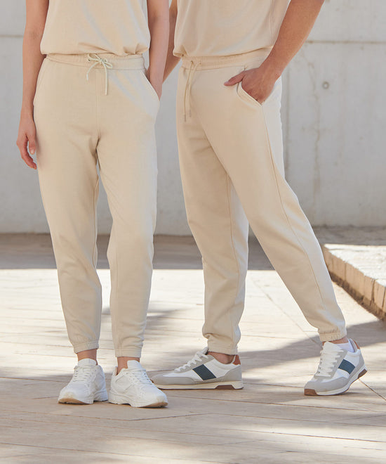 Laden Sie das Bild in den Galerie-Viewer, Unisex sustainable fashion cuffed joggers
